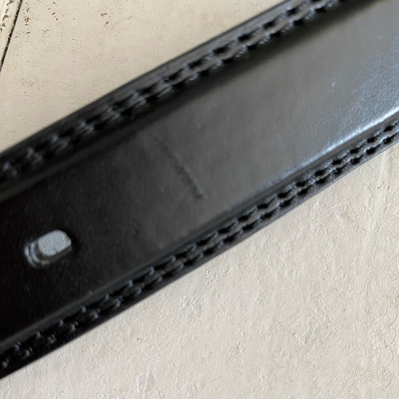 EUC MENS SIZE 44 DRESS BELT WITH A SILVER AND GOLD TONE BUCKLE - Picture 7 of 7